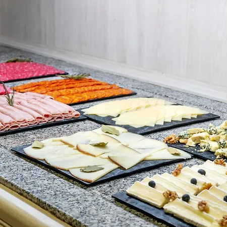 Ona Aparthotel 4*