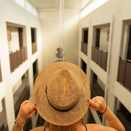 Ona Aparthotel 4*
